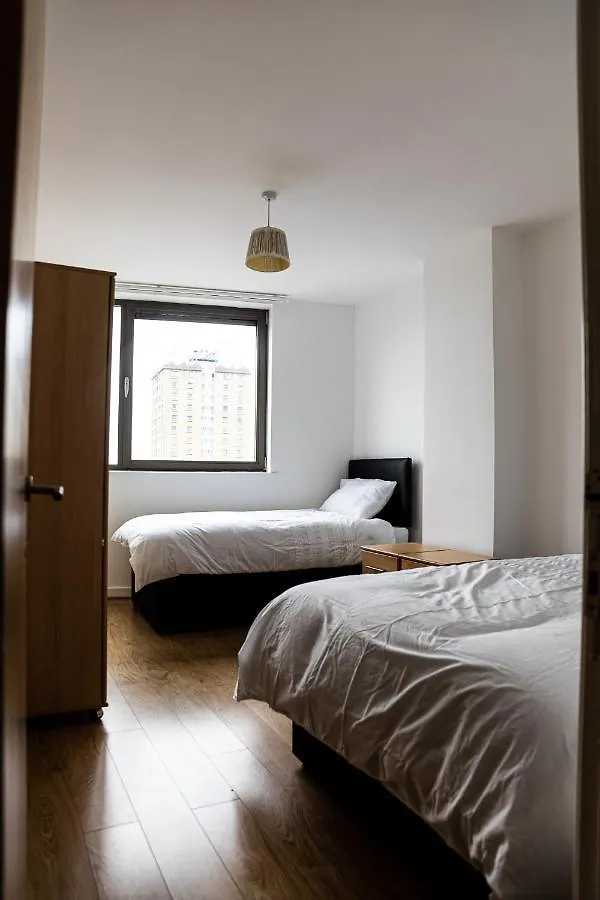 City Apartment - Shadwell - Wrap Around Balcony W Scenic View London
