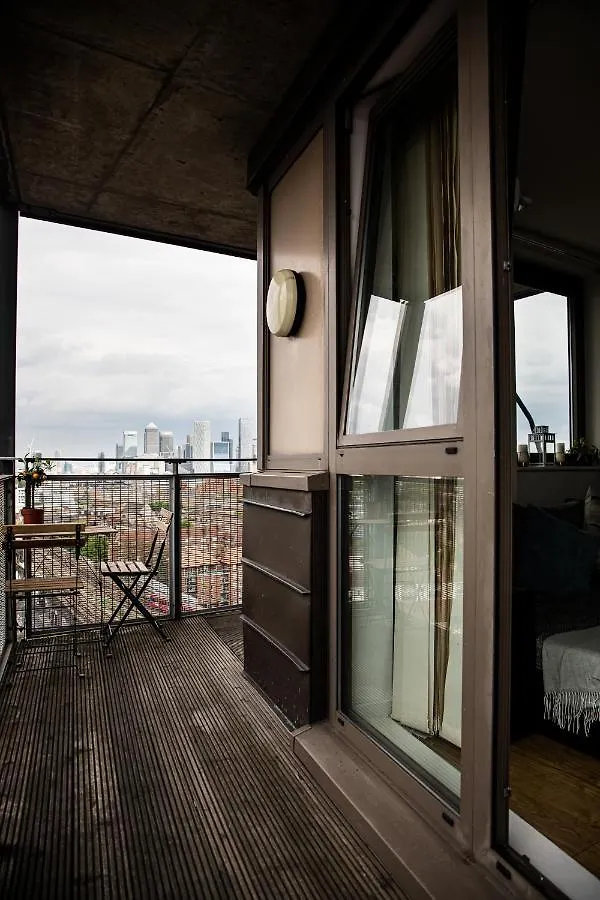 City Apartment - Shadwell - Wrap Around Balcony W Scenic View London