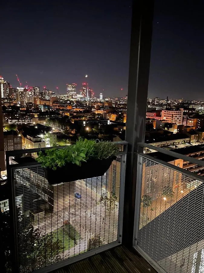 City Apartment - Shadwell - Wrap Around Balcony W Scenic View London