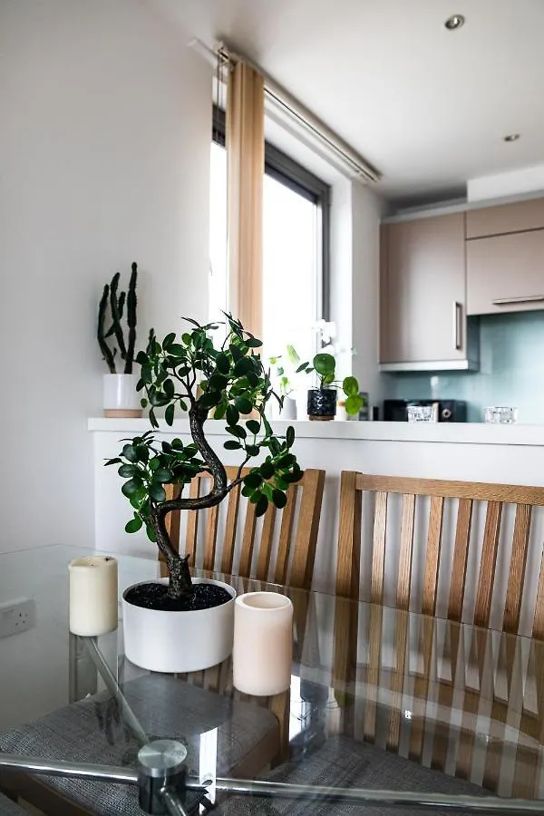City Apartment - Shadwell - Wrap Around Balcony W Scenic View London United Kingdom