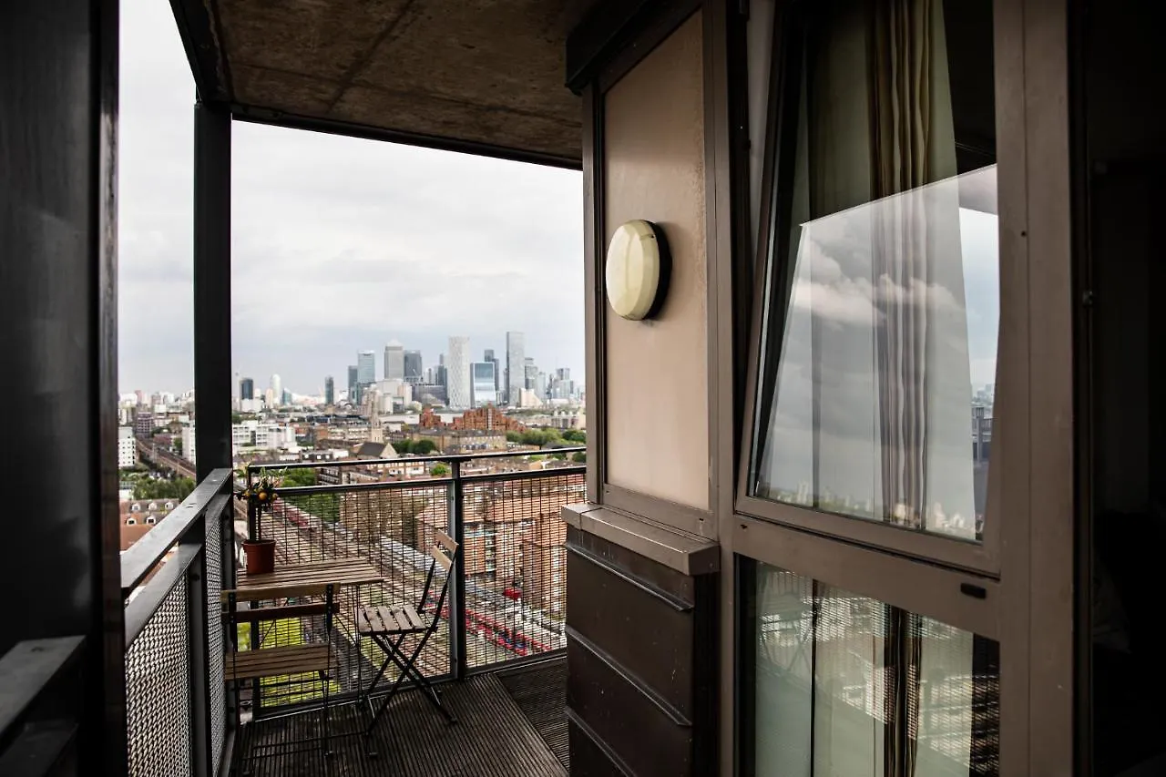 City Apartment - Shadwell - Wrap Around Balcony W Scenic View London